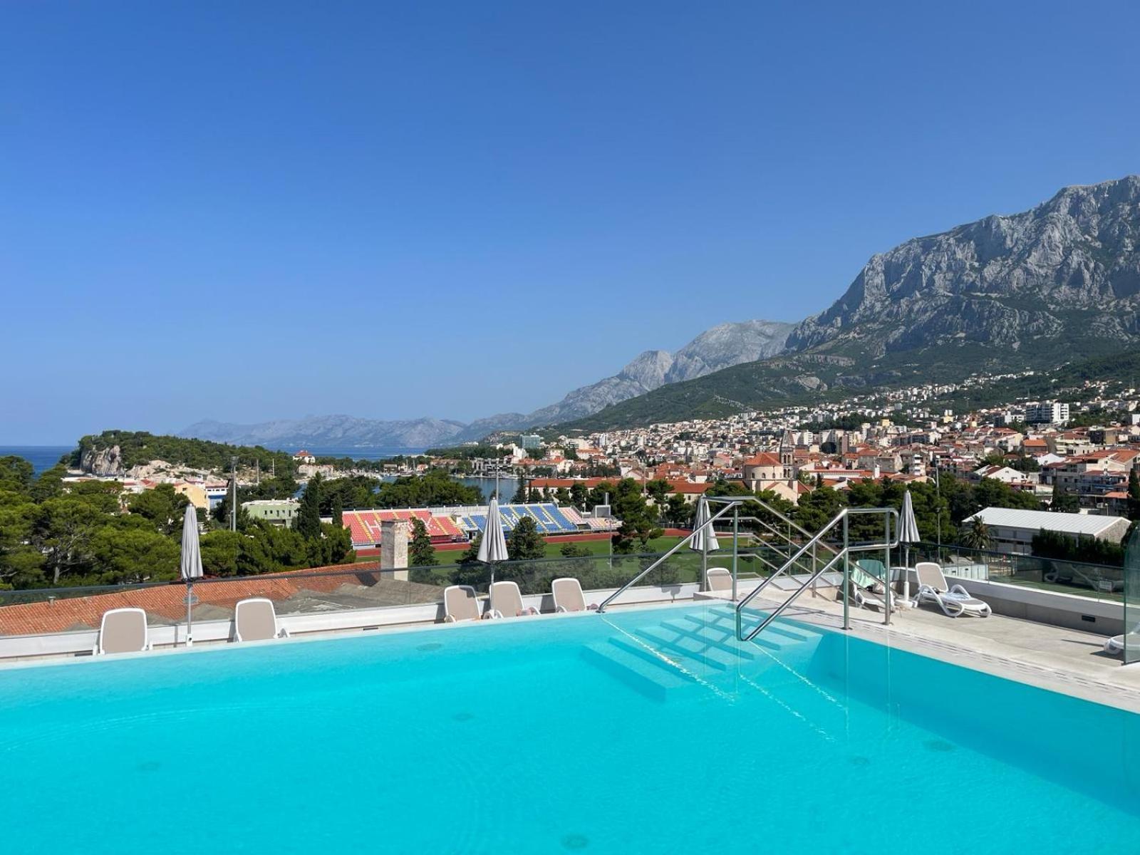 Uzelac Apartment With Pool Makarska Esterno foto