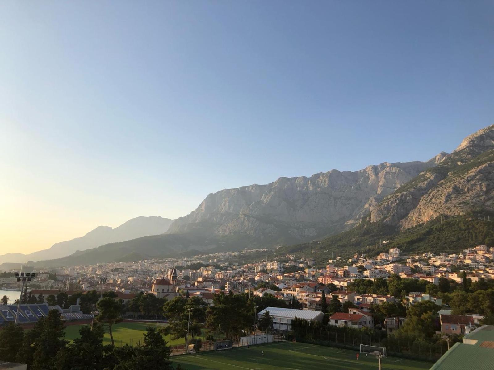 Uzelac Apartment With Pool Makarska Esterno foto